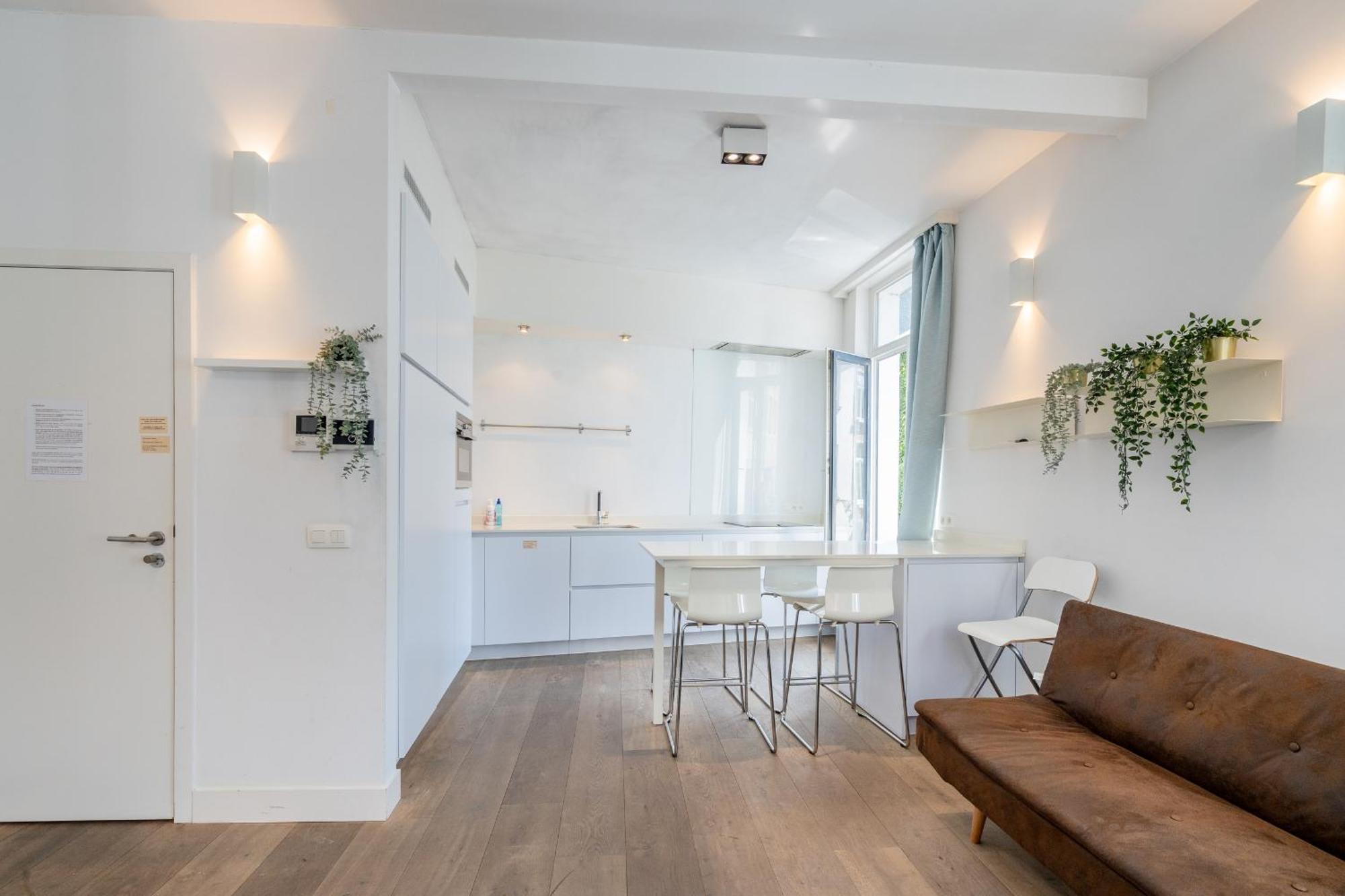 Light Modern Apartment In The Heart Of Антверпен Экстерьер фото
