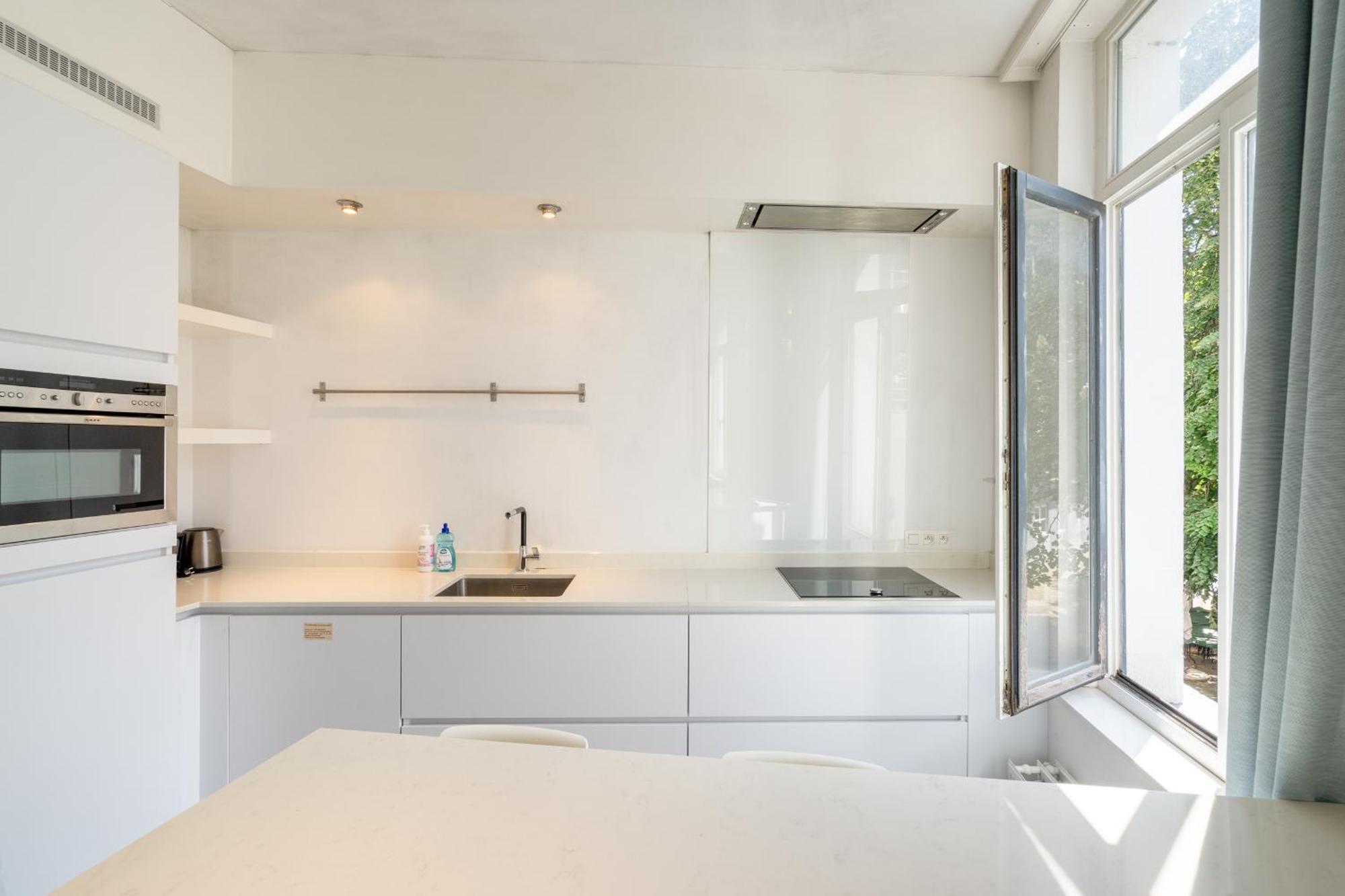 Light Modern Apartment In The Heart Of Антверпен Экстерьер фото