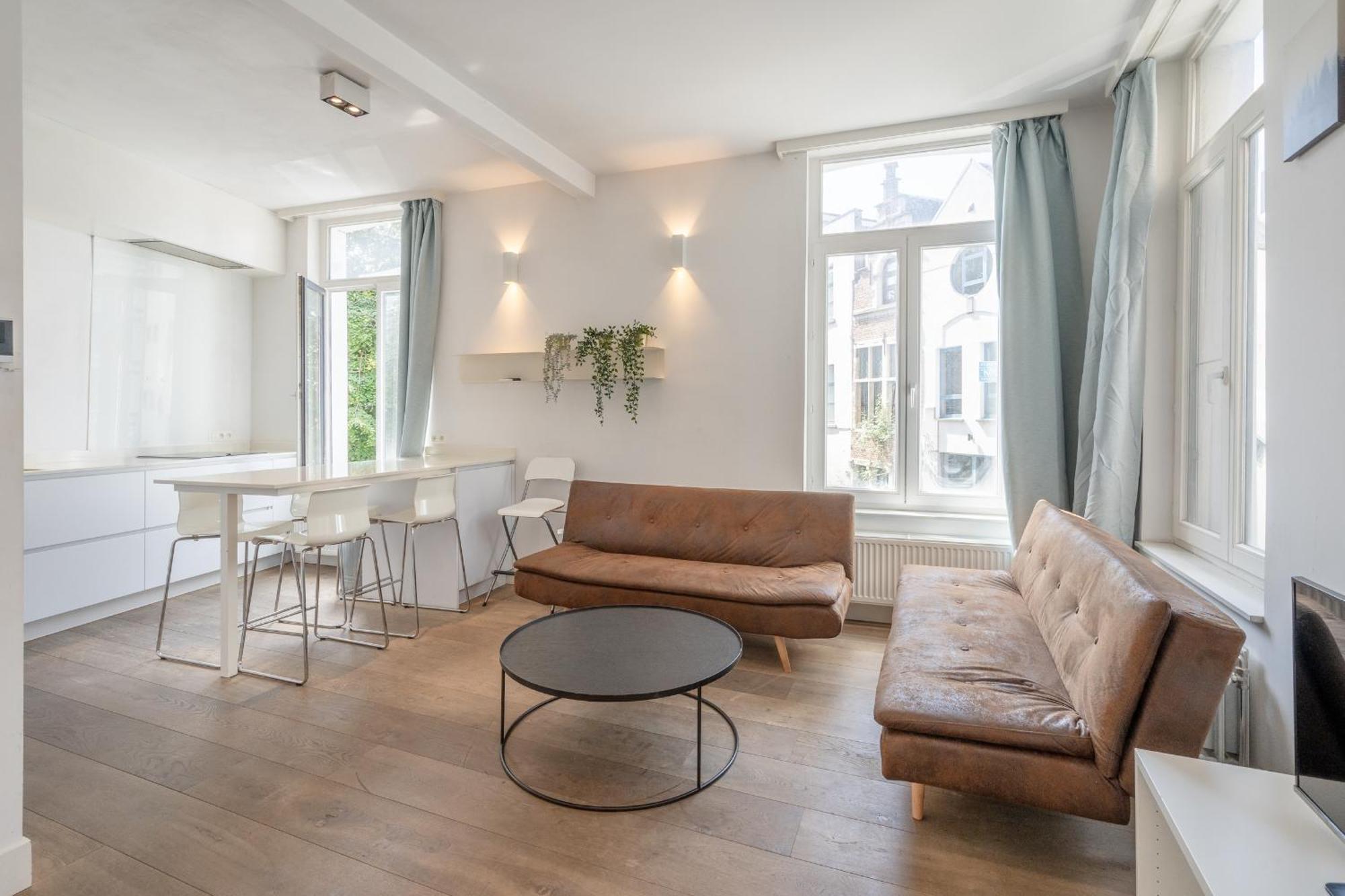 Light Modern Apartment In The Heart Of Антверпен Экстерьер фото