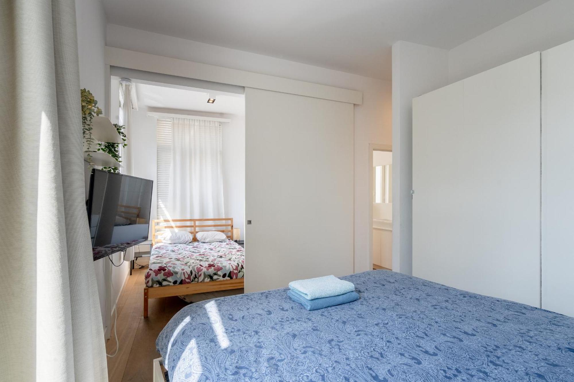 Light Modern Apartment In The Heart Of Антверпен Экстерьер фото